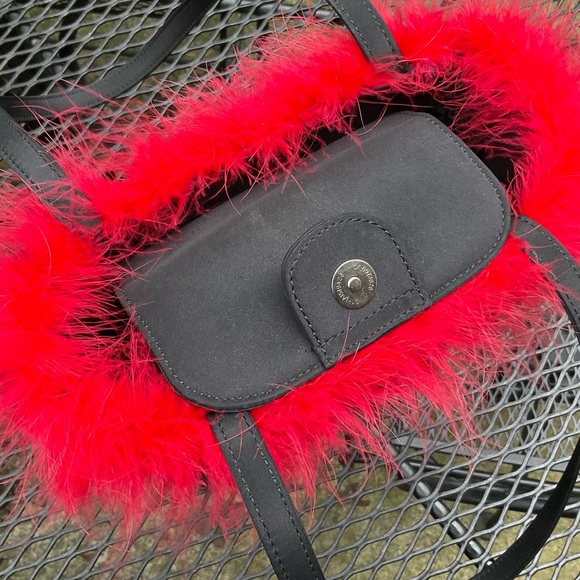 👁️Catching Adorable Brilliant Red Feather Embroidered Hat Hard Body Bag! - Picture 8 of 16